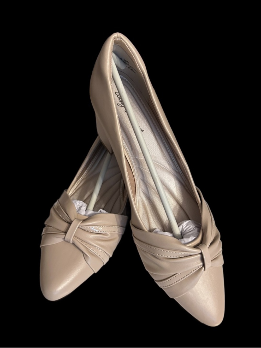 Easy Street Millie Women's Pump, which features a faux leather upper. Size 10